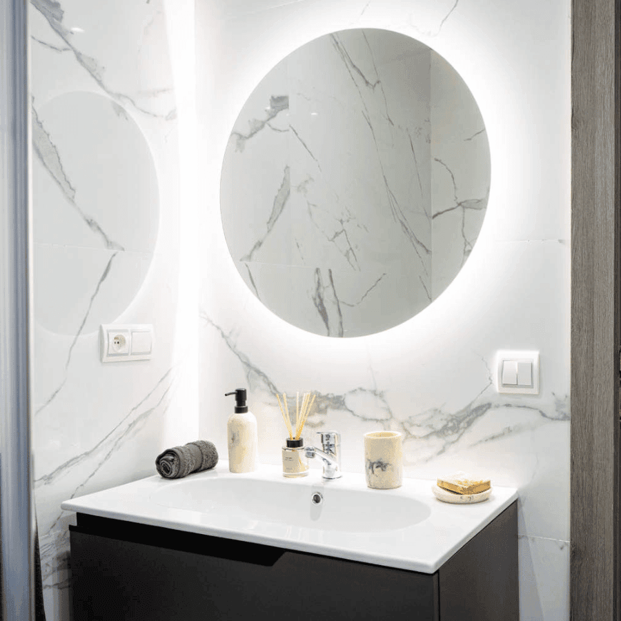 Salle de bain contemporaine dans un appartement Golf Gardens